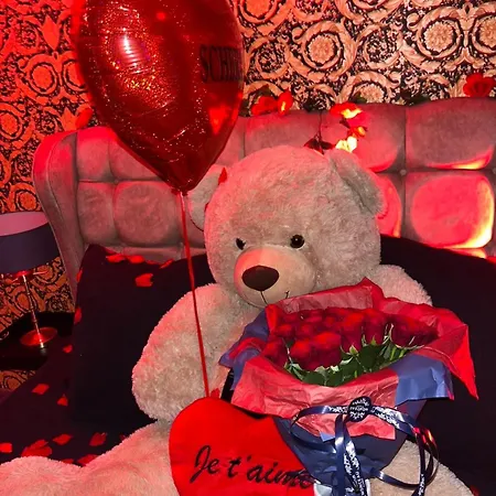 Dynasty Luxury 100m2 Jacuzzi Terrasse